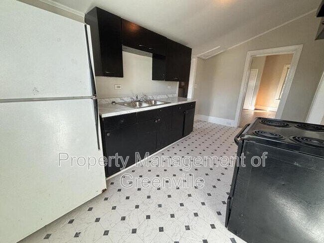 Photo - 1 W 6th St House