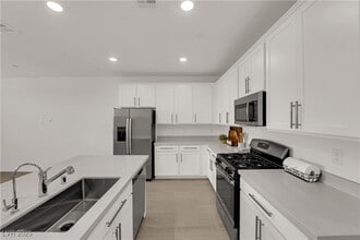 Building Photo - 334 Laurel Peak Dr