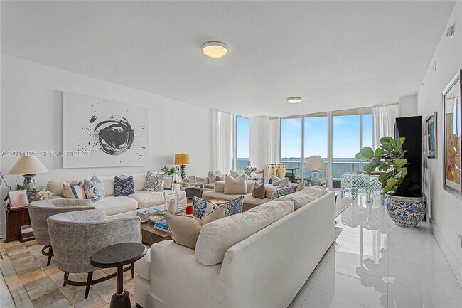 Building Photo - 2627 S Bayshore Dr