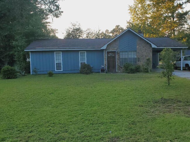 Building Photo - 3 Bedroom 2 Bath Pet Friendly Home.
