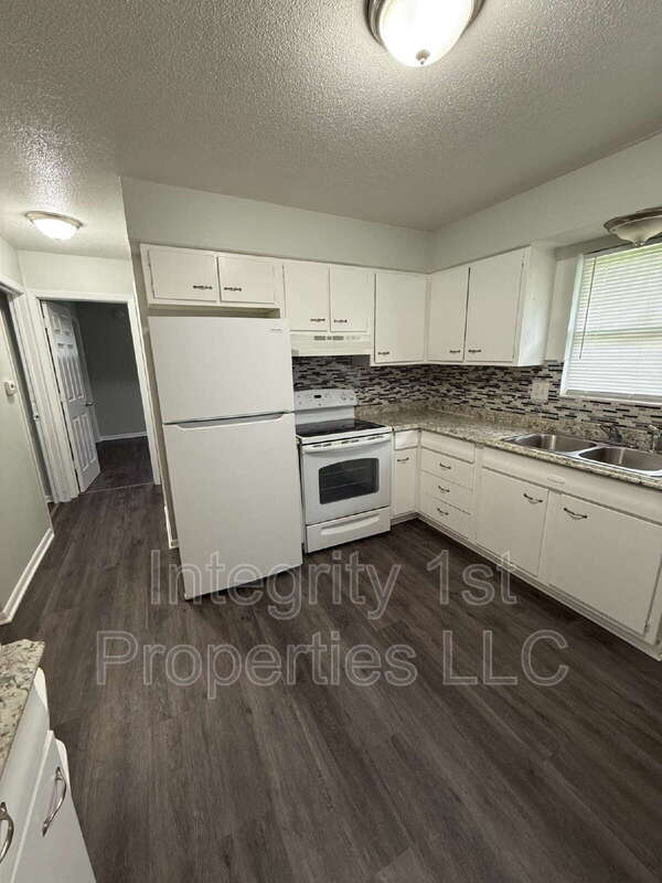 Primary Photo - 5613 E 28th St