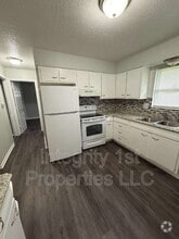 Building Photo - 5613 E 28th St