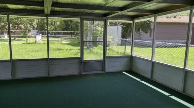 Building Photo - 715 Sherrill St