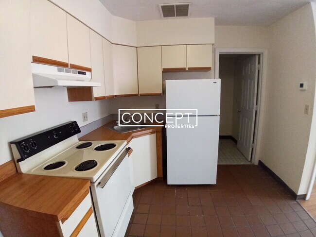 Building Photo - 81 Essex St