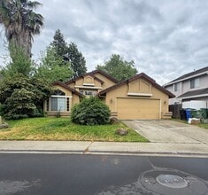 Building Photo - 7104 Saltgrass Way