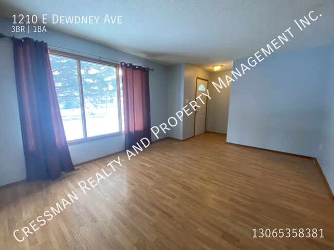 Photo du bâtiment - 3 bedroom, 1 Bathroom Duplex
