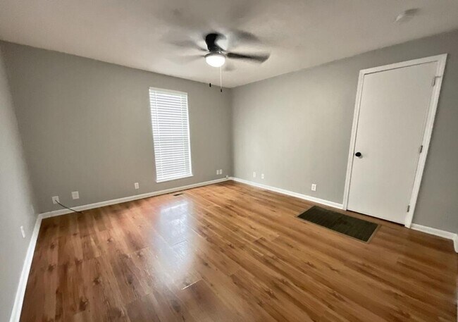 Foto del edificio - 1324 W Walnut St