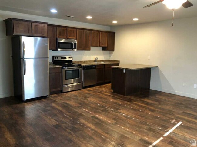 Building Photo - 208 N 750 E