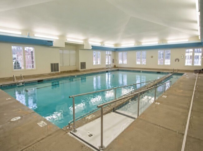 Building Photo - 415 Golden Villas Dr