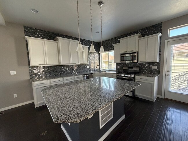 Building Photo - Beautiful Home in the Heart Of Castle Rock