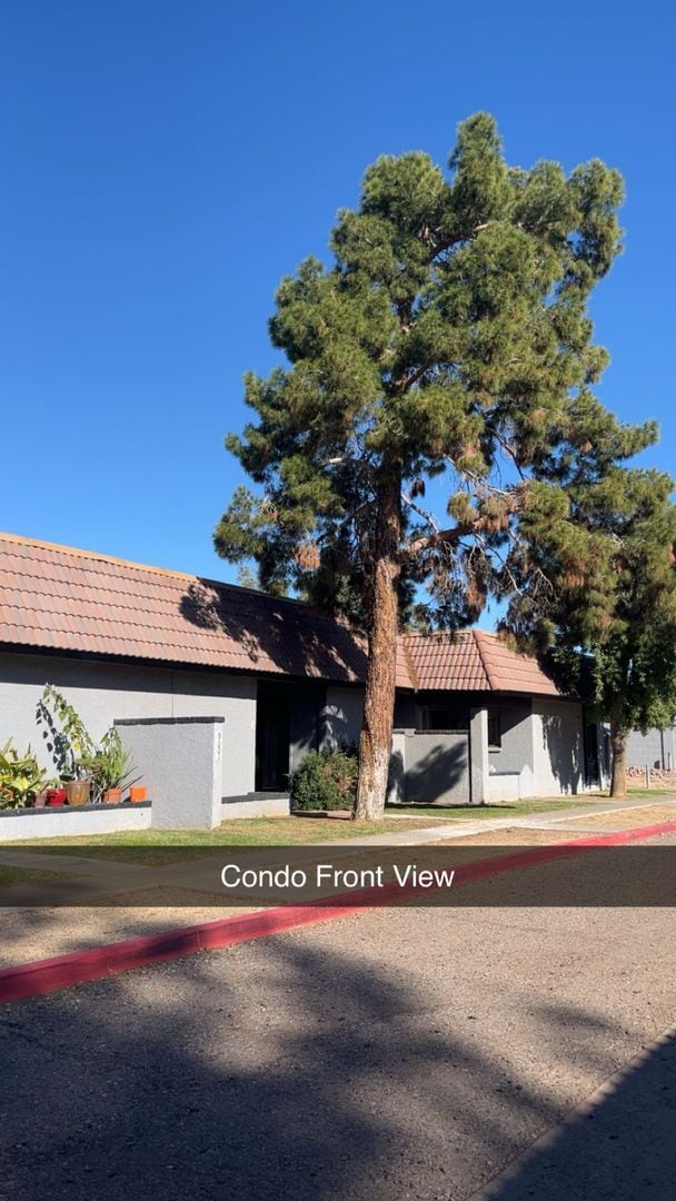 Well Appointed 2 bedroom 2 bathroom available February 1st. Washer and Dryer Included!!! Close ... - Well Appointed 2 bedroom 2 bathroom available February 1st.  Washer and Dryer Included!!!  Close ... House