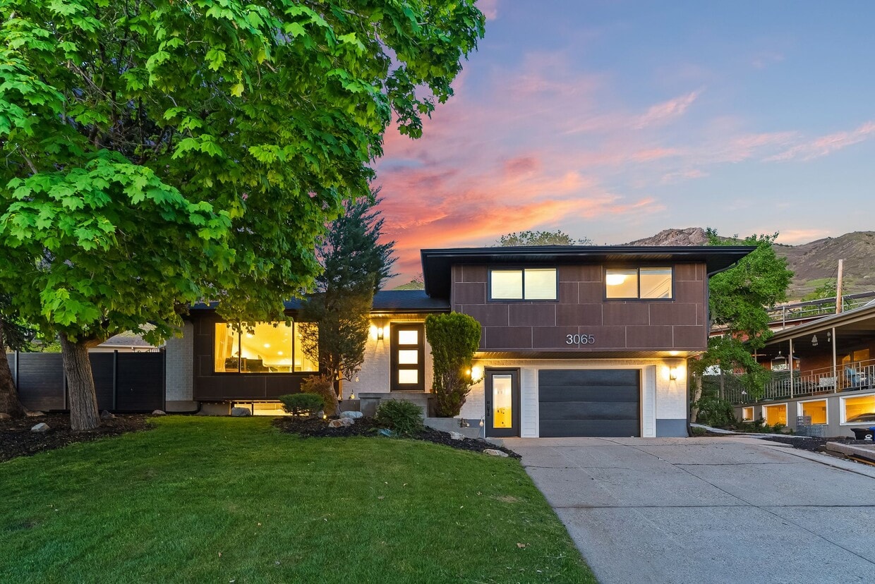Primary Photo - 3065 S Cascade Way