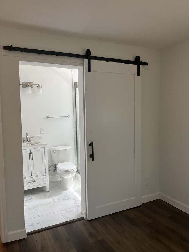 Master Bed/Bath - 408 Idaho