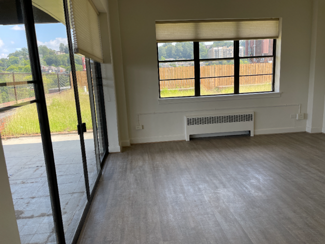 Building Photo - 2909 Highland Ave