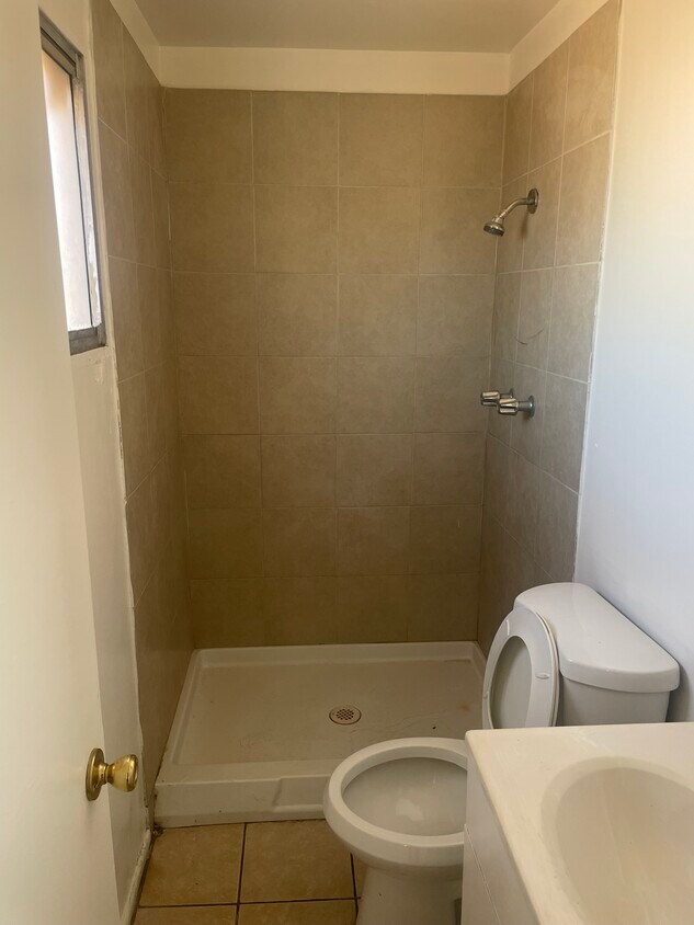 Foto del edificio - Four Bedroom Two Bath Large Backyard