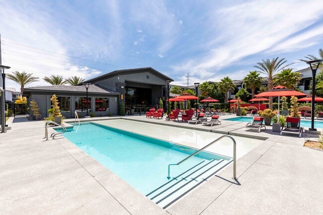 Enjoy lazy afternoons by the water - SW