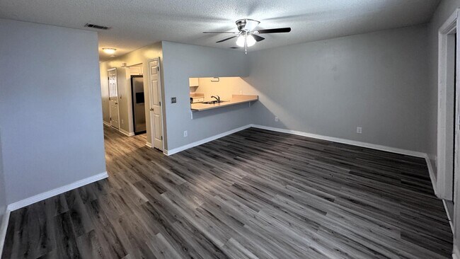 Foto del edificio - 852 Dunwoody Pl