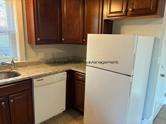 Foto del edificio - 296-298-298 Roger Williams Ave