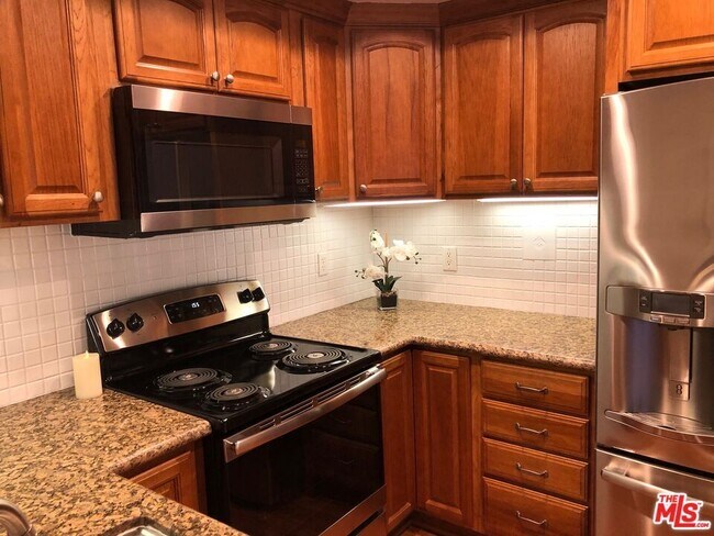 Foto del edificio - 22100 BURBANK, 120B