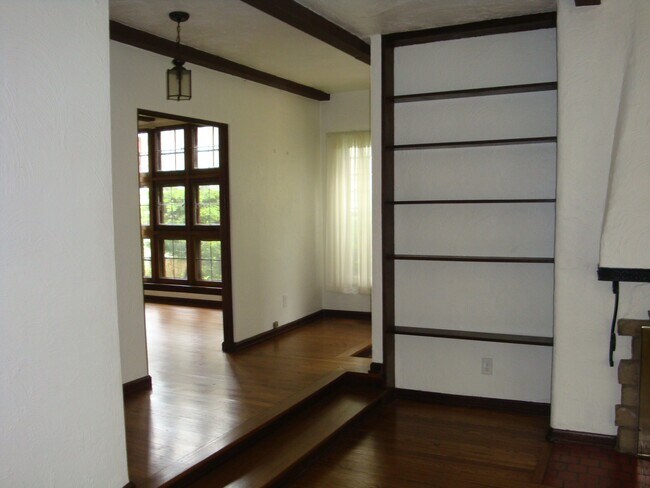 Vestíbulo en la entrada principal - 2206 E Stratford Ct