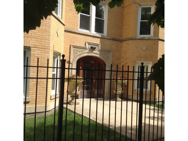 Building Photo - 2858 W Shakespeare Ave