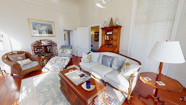 Building Photo - 648 Clayton St