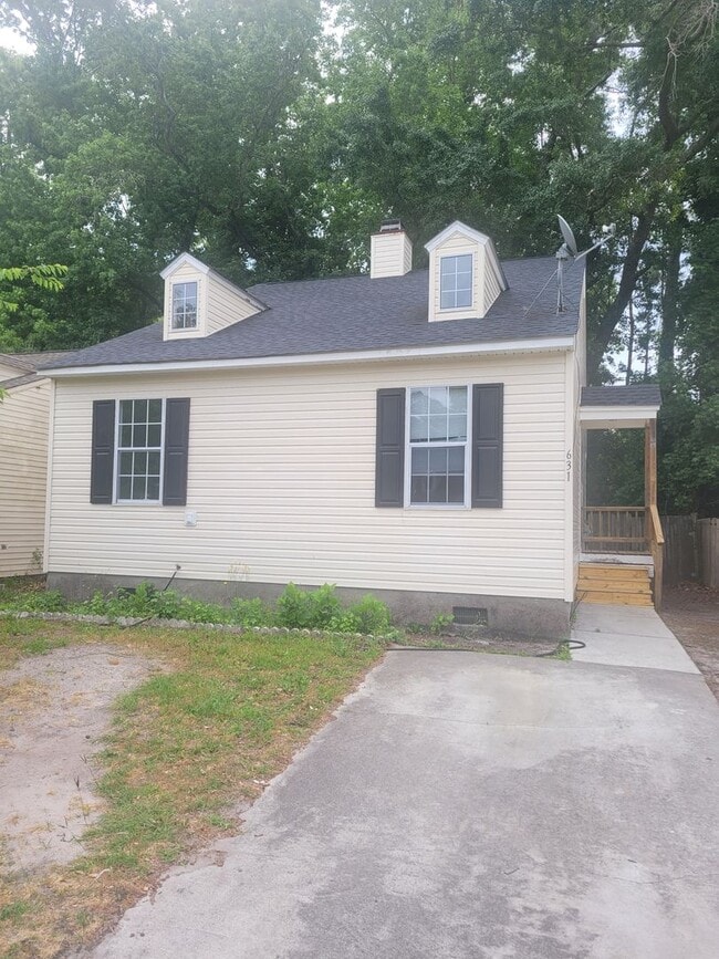 3 bedroom 2 bath home located in mid -Wilmington area - 3 bedroom 2 bath home located in mid -Wilmington area