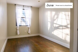 Building Photo - Room in Shared 3 bed/3 bath home
