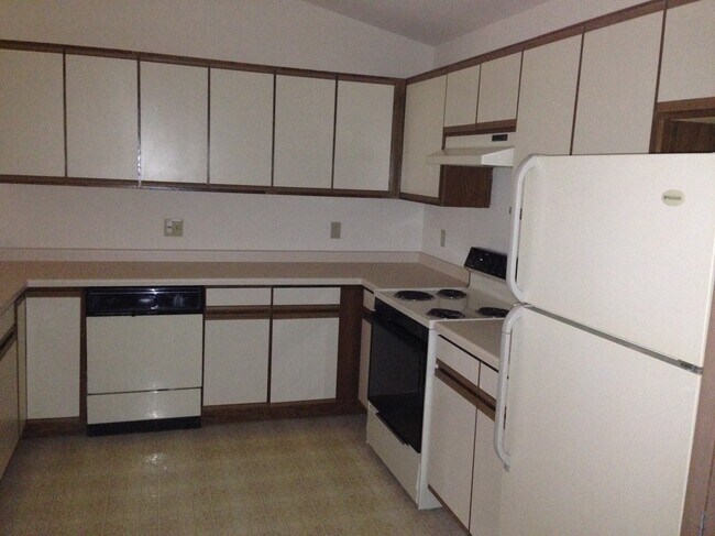 Kitchen - 1804 Washington N St