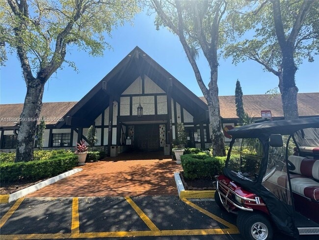 Building Photo - 3720 Inverrary Dr