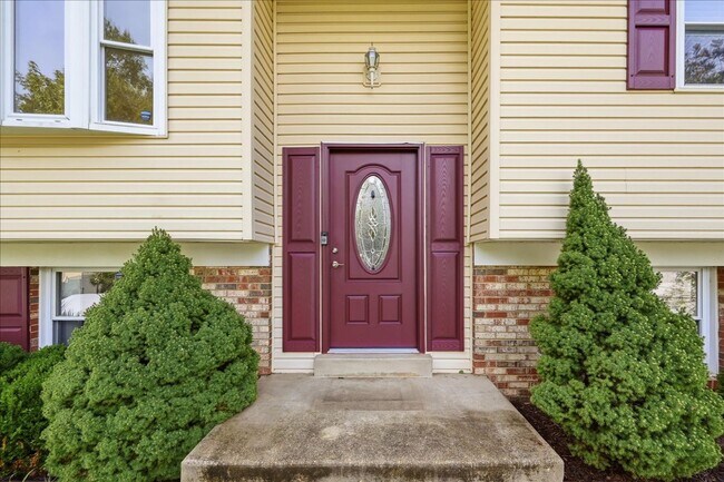 Foto del edificio - 5481 Saddler Ln