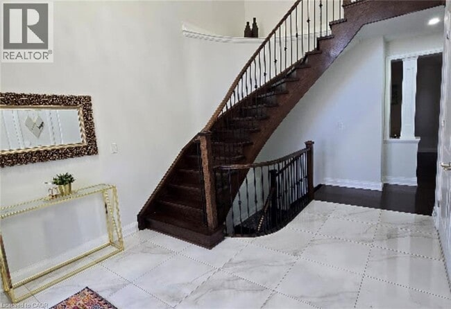 Photo du bâtiment - 9 Rolling Rock Way