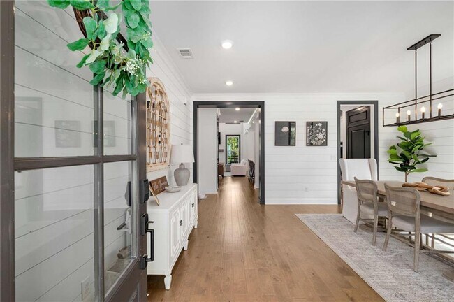 Foto del edificio - 520 Walden Glen Ln