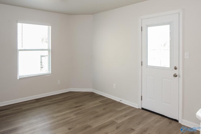 Foto del edificio - 129 Elmhurst Dr