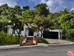 Building Photo - 9781 Blantyre Dr