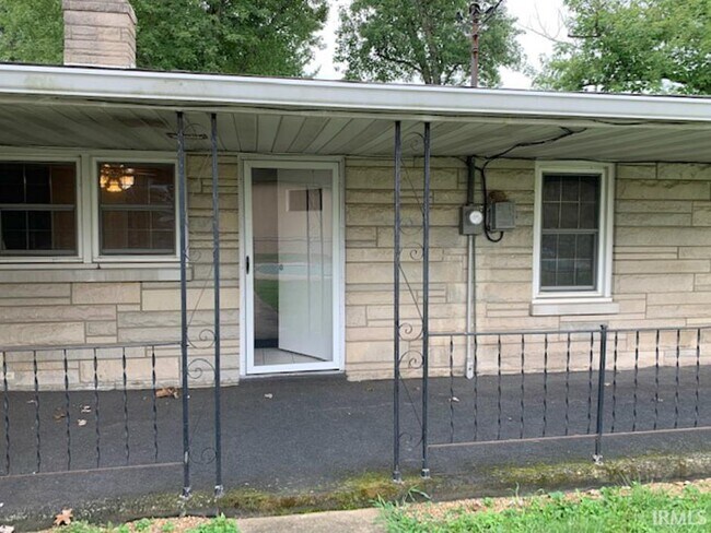 Building Photo - 542 E Lincoln Ave