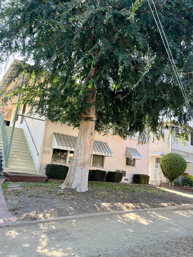 4210 Cahuenga Blvd Unit 2, Toluca Lake, CA 91602 Apartments in Toluca