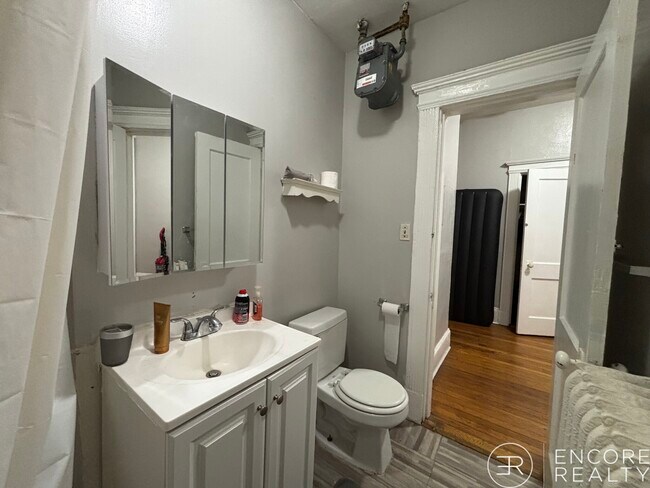 Building Photo - 463 Park Dr