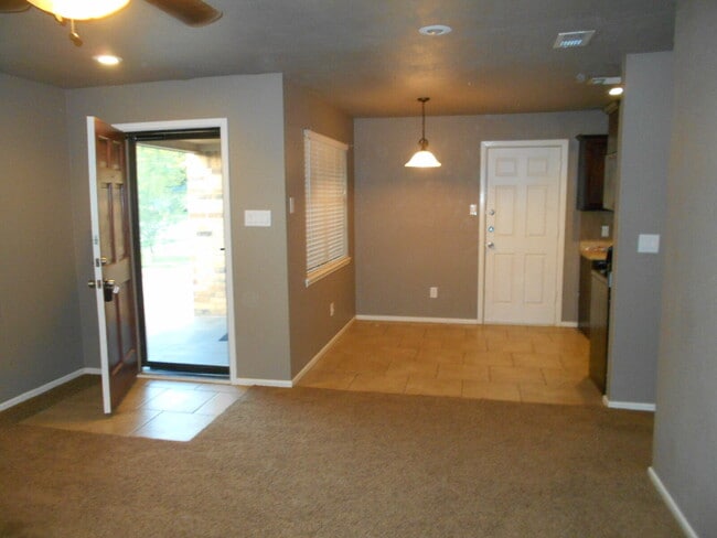 Building Photo - 2/2/2 - Quiet cul-de-sac street in Frenship District