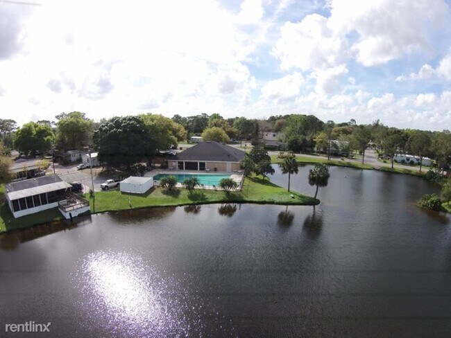 Foto del edificio - 1820 Rock Springs Rd
