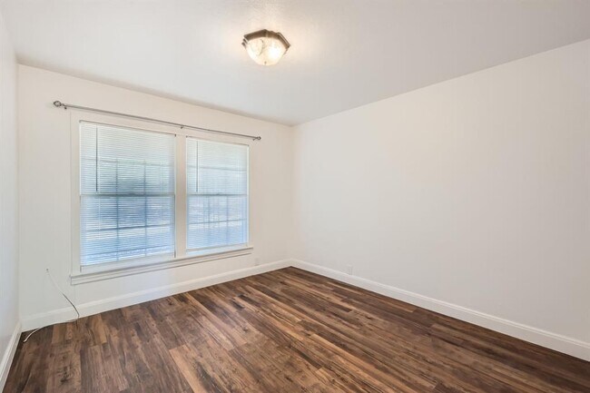 Foto del edificio - 7348 US-183