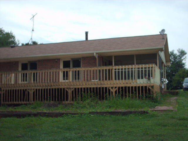 Building Photo - Lovely Brick Home in Country Setting