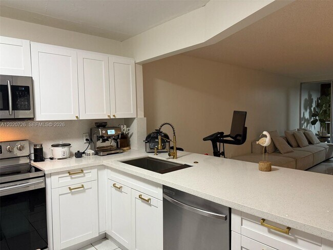 Foto del edificio - 1770 NE 191st St