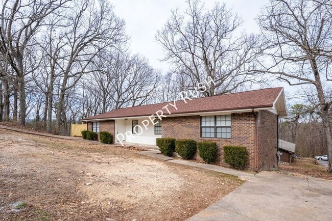 Building Photo - 340 Alpine Dr