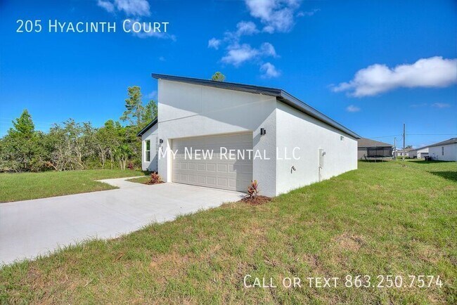 Building Photo - 205 Hyacinth Ct