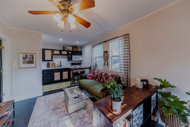 Building Photo - 619 N Clinton Ave