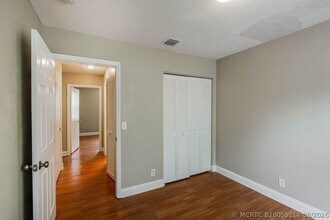 Building Photo - 3939 Jasmine Ln