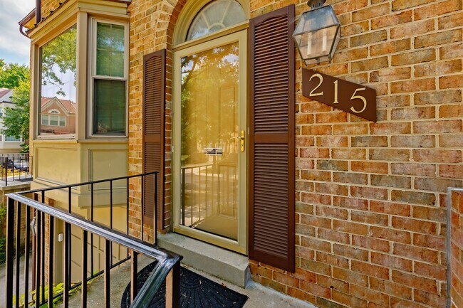 Foto del edificio - Great 3br 2.5 Bath Townhome in Rockville MD
