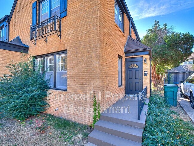 Foto del edificio - 730 NE 17th St