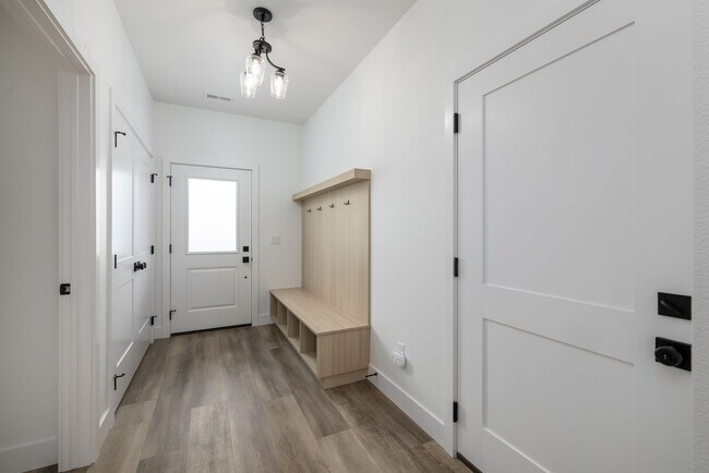Foto del edificio - 4607 Pine Crest Dr